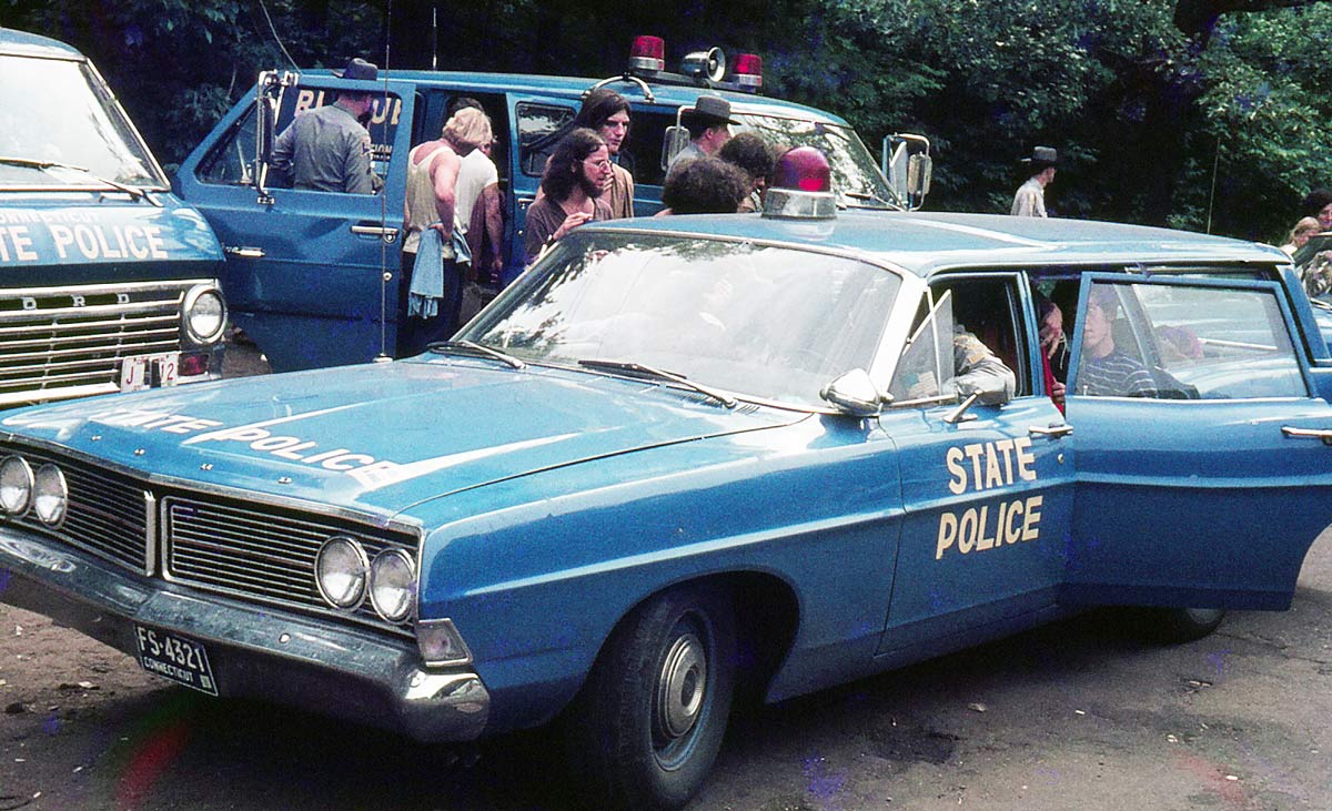 Connecticut police car and officer image