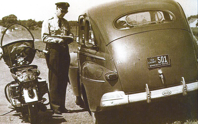 Minnesota 1948 police car and bike